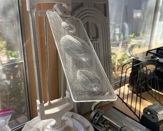 Lighted magnifier
