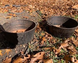 Cast iron Dutch ovens