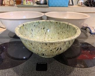 Texas-aware plastic mixing bowls