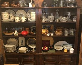 Two-piece bookshelf with bottom storage