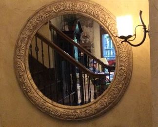 Round mirror