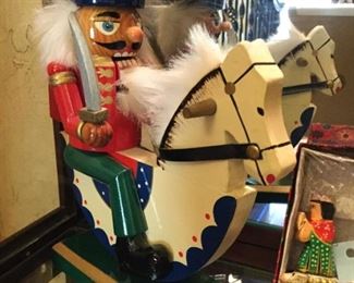 Nut cracker