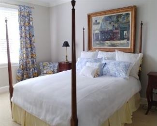 $800 Mahogany pencil post queen bed