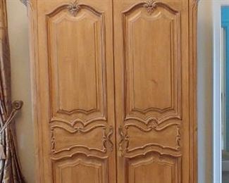 $800 Kreiss Cambridge armoire