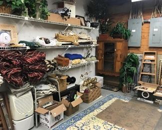 Many decorative linens, mirrors, blinds, faux floral pieces!