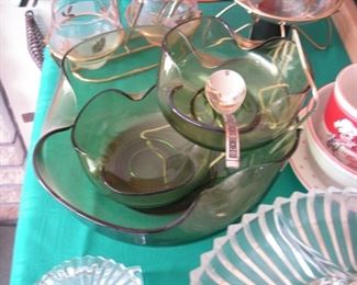 Anchor Hocking chip dip set