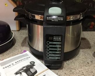 COOK'S ESSENTIAL'S NEW PRESSURE COOKER