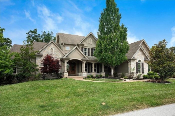 Luxury estate sale in Wildwood!                                         This beautiful property is now under contract: Presented by: Kristi and JT Monschein
Brokered by: Berkshire Hathaway HomeServices Alliance Real Estate - Chesterfield Office
(photo credit to Realtor)