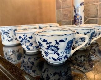 Collection of 'Blue Onion' and 'Blue Danube' china