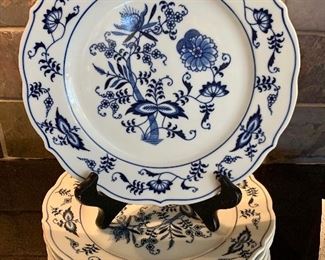 Collection of 'Blue Onion' and 'Blue Danube' china