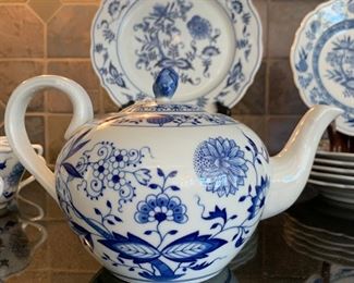 Collection of 'Blue Onion' and 'Blue Danube' china