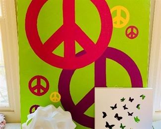 Teen bedrom furniture and wall decor....