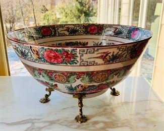Chinoiserie large porcelain bowl with brass base