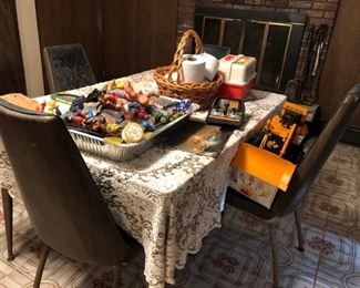 Kitchen Table & Chairs