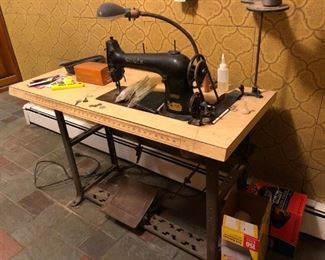 Singer Industrial Sewing Machine