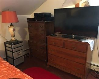 Chest of Drawers, Dresser, Storage Cabinet, Lamps, Flat Screen TV
