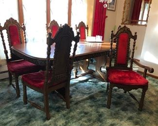 Dining Room Table w/ 1 Leave & 6 Chairs