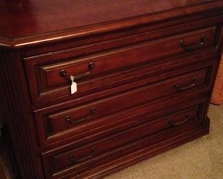 Handsome 3-drawer chest