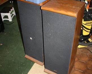 Pair of Fisher STV -725 speakers