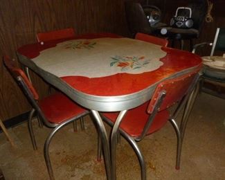 Cool retro table & chairs w/leaf