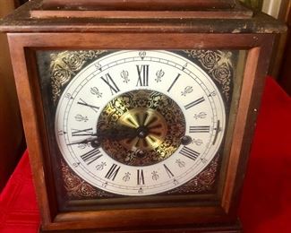 Linden mantle clock 