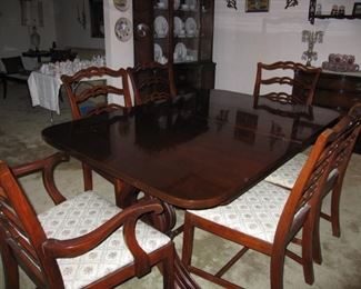 Drexel Dining Room with 6 Chairs