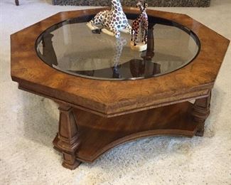 Glass Top Coffee Table, Lots of Nice Accesssories...