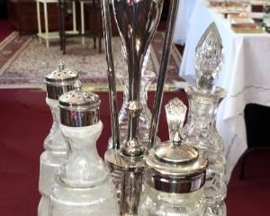 Middletown Plate Co. quadruple plate hard white metal  cruet stand