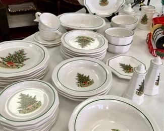 Pfaltzgraff Heritage pattern (1980s) holiday china