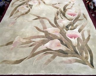 Beautiful 8.6' x 5.8' rug. Large calla lily flower designs on a beige background. Dark greens with pinks. 