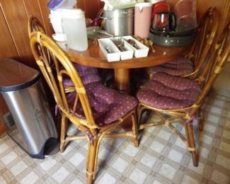 Rattan chairs (5) and round table