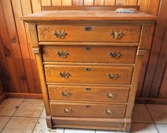Oak chest of drawers