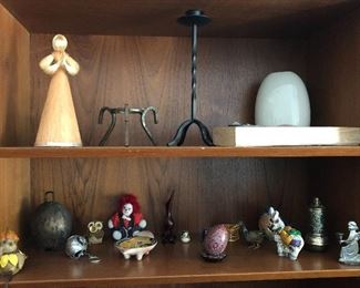 Interesting small decor pieces, even a cow bell