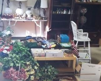 Coffee tables, gift sets, gloves, winter scarves, blinds, bells, rooster and bird decor