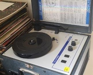 Vintage record player. Very nice!