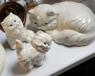 Mama Cat with Kittens Figurines
