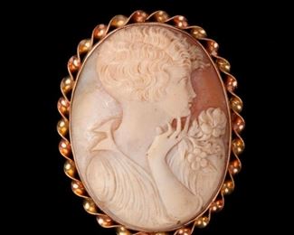 112: 14k Large Shell Cameo Brooch / Pendant, Signed