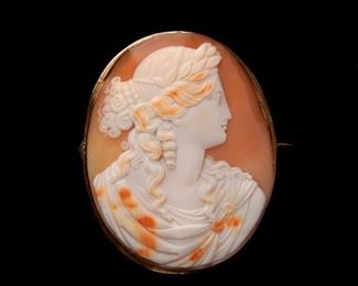 113: 14k Antique Large Shell Cameo Brooch