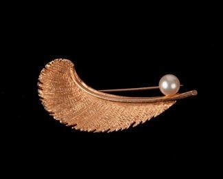 130: 14k Akoya Pearl Feather Brooch, Signed