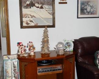 Wurlitzer record player/radio, trains, Christmas items. etc.
