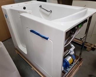 414: Hydro Dimensions Walk In Tub, Model P Series 3055L25420U
Measures approximately 30" x 55" x 40" tall