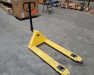 1001: Pallet Jack
5500lb capacity. Fully functional