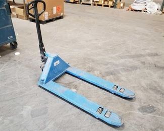1003: ULine Pallet Jack
5500lb capacity. Fully functional