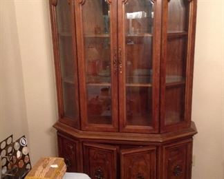 Broyhill china cabinet