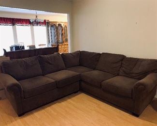 BroyHill Sectional Aaron Model/Style
