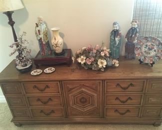Thomasville dresser.  Also have a matching King Headboard & Night stand. CHINESE FIGURES SOLD