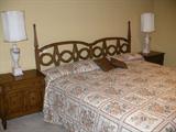 King Size Bed w/Serta Mattress Set