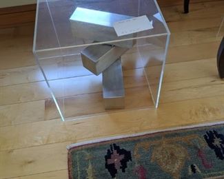 Sealed bid lot 012 Cube acrylic side table