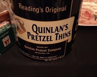 Pretzel tin