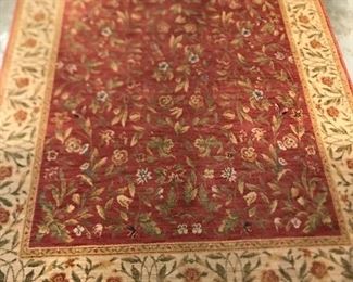 area rug approx 5' x7'